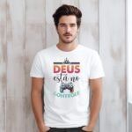 Deus está no Controle - Arte Avulsa Camisa | T-Shirt