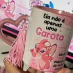 Ela não é apenas uma Garota ... Angel Stitch - Arte Avulsa Caneca
