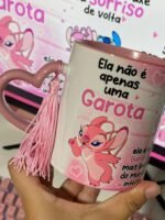 Ela não é apenas uma Garota ... Angel Stitch - Arte Avulsa Caneca