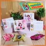 Kit 4 mini calendário de mesa com miolo – Meninas (Iza Nagliatti) - Imagem 5