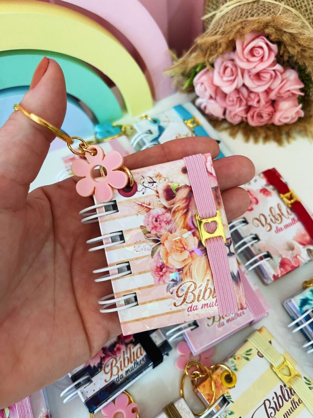 Pack 1 - Mini Bíblia Chaveiro - Infantil | Masculino | Feminino (Lina) - Imagem 3