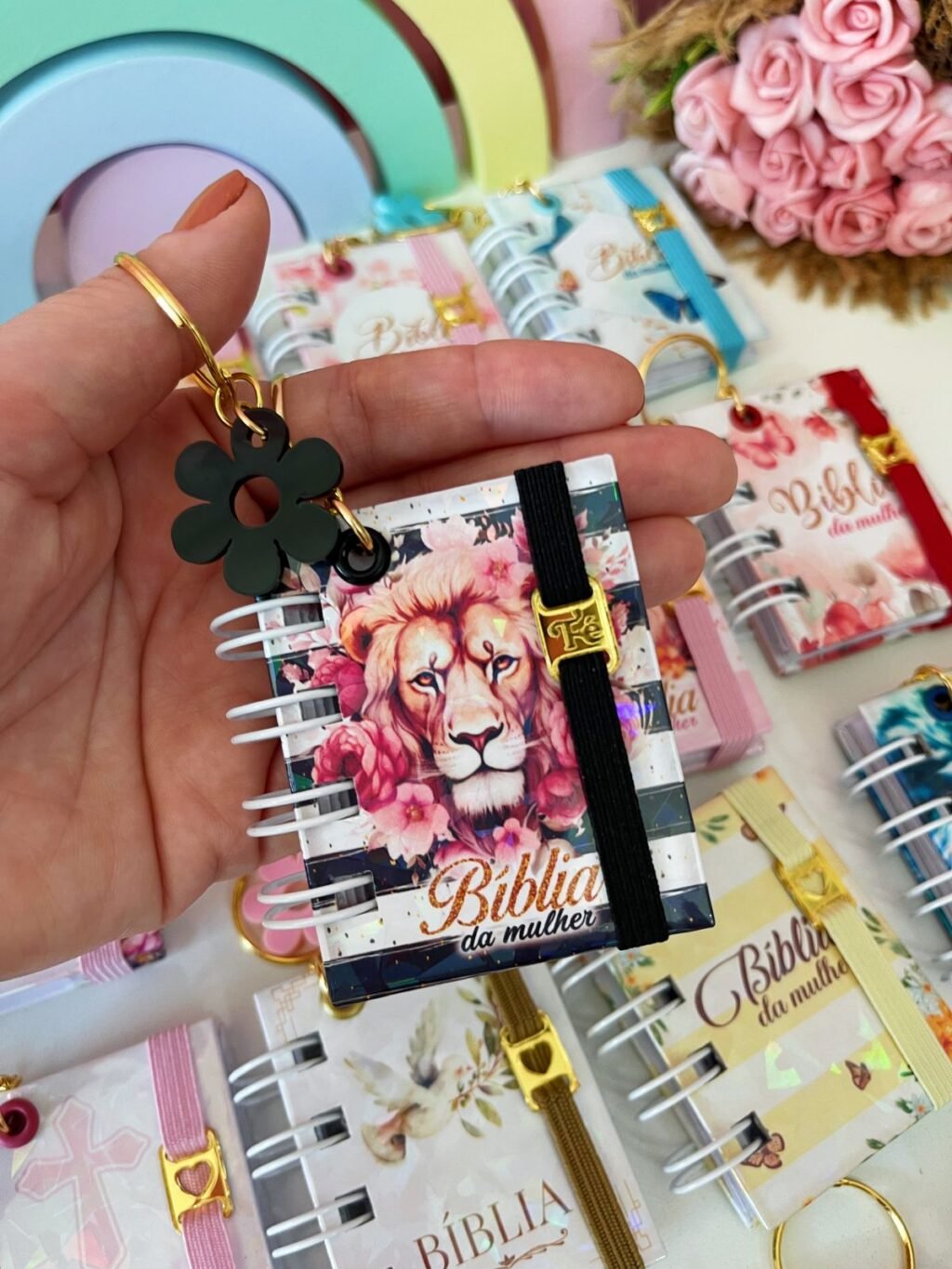 Pack 1 - Mini Bíblia Chaveiro - Infantil | Masculino | Feminino (Lina) - Imagem 12