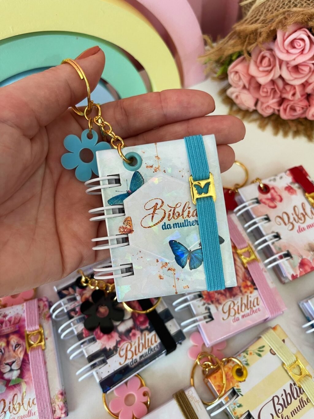 Pack 1 - Mini Bíblia Chaveiro - Infantil | Masculino | Feminino (Lina) - Imagem 9