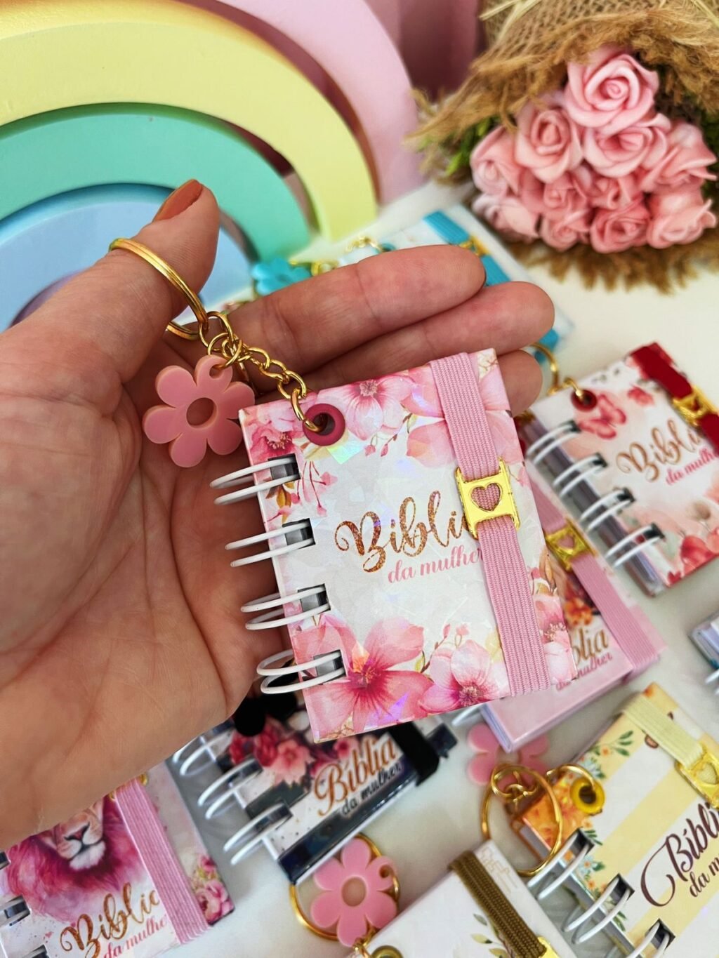 Pack 1 - Mini Bíblia Chaveiro - Infantil | Masculino | Feminino (Lina) - Imagem 4