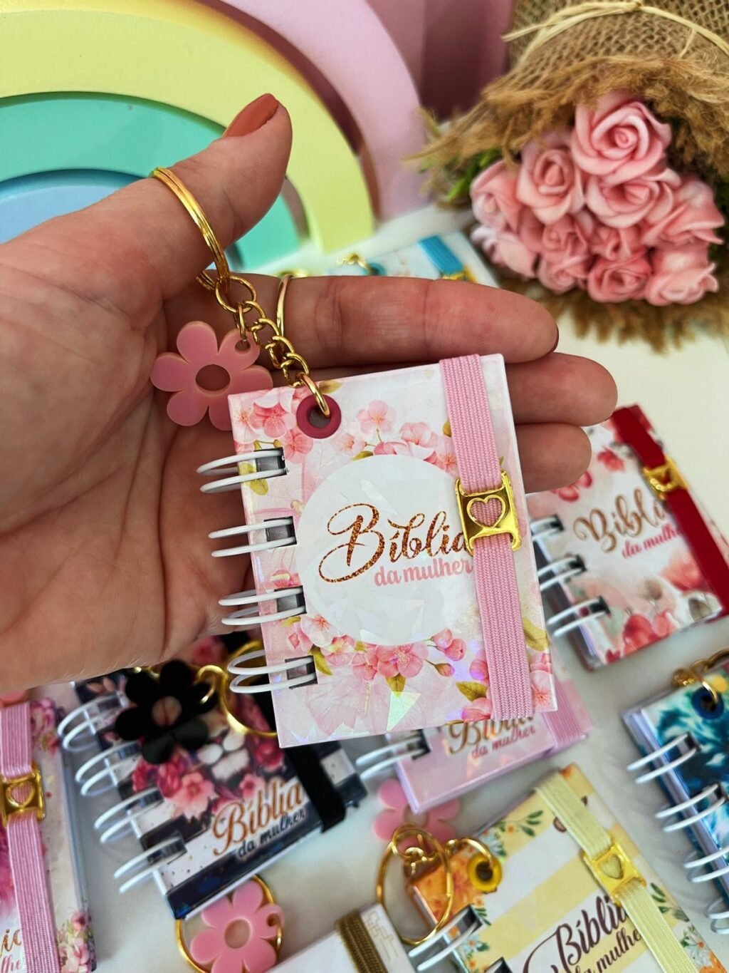 Pack 1 - Mini Bíblia Chaveiro - Infantil | Masculino | Feminino (Lina) - Imagem 10