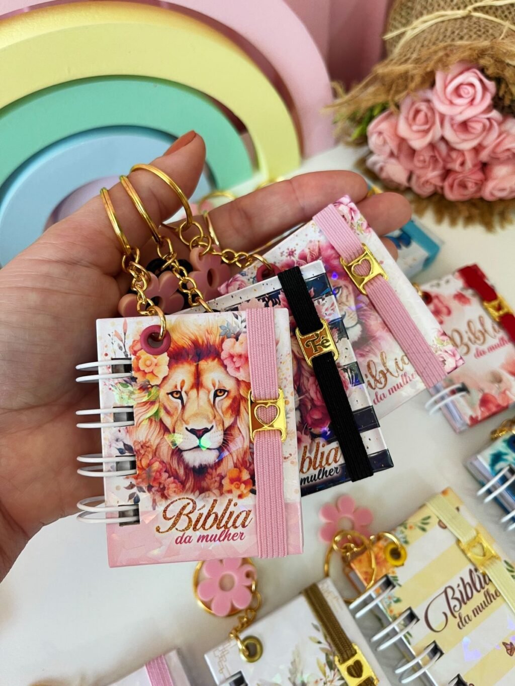 Pack 1 - Mini Bíblia Chaveiro - Infantil | Masculino | Feminino (Lina) - Imagem 15
