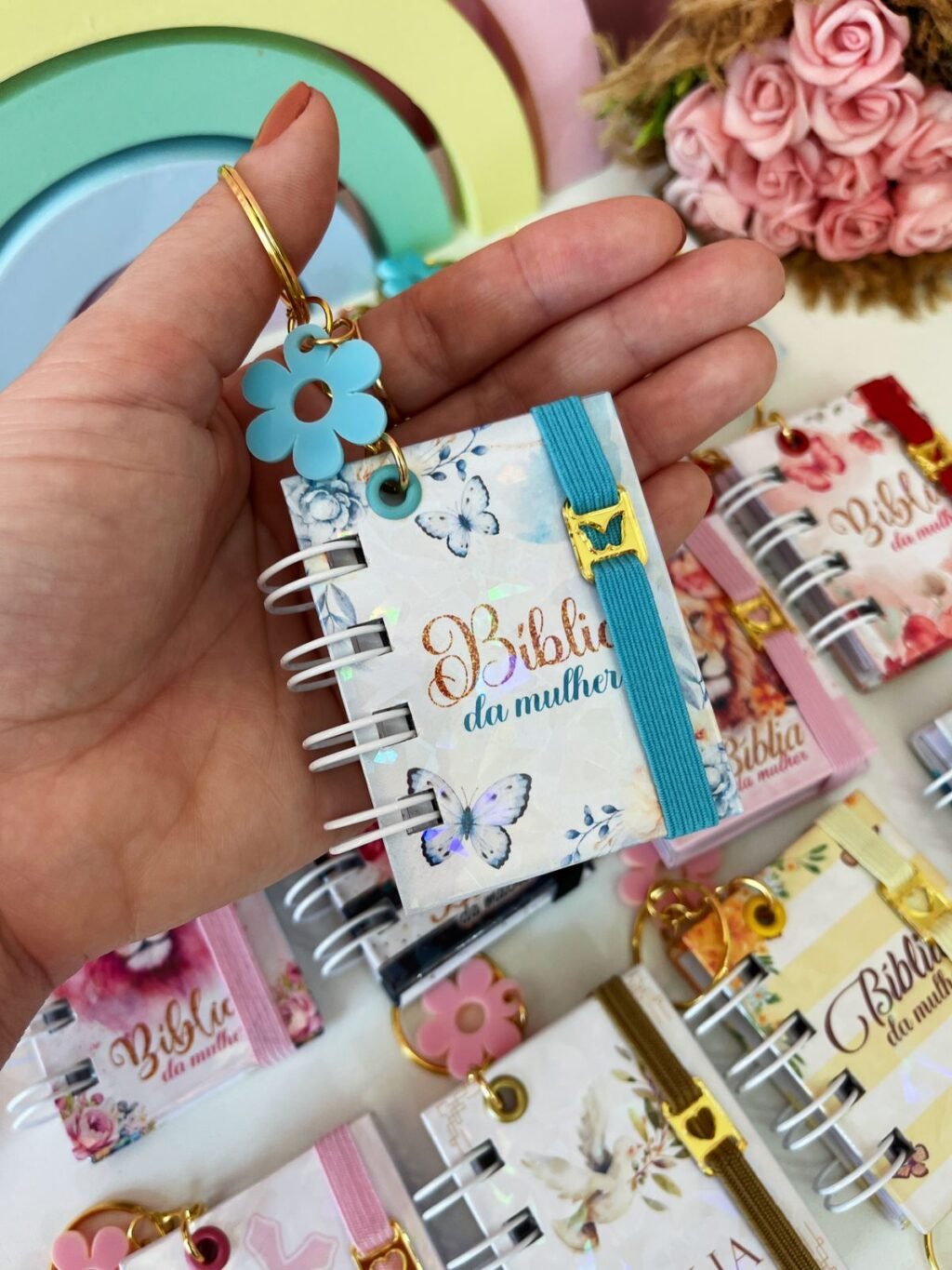 Pack 1 - Mini Bíblia Chaveiro - Infantil | Masculino | Feminino (Lina) - Imagem 16
