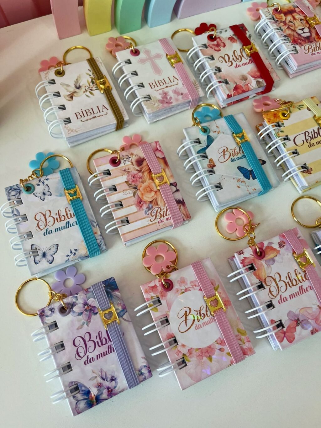 Pack 1 - Mini Bíblia Chaveiro - Infantil | Masculino | Feminino (Lina) - Imagem 1