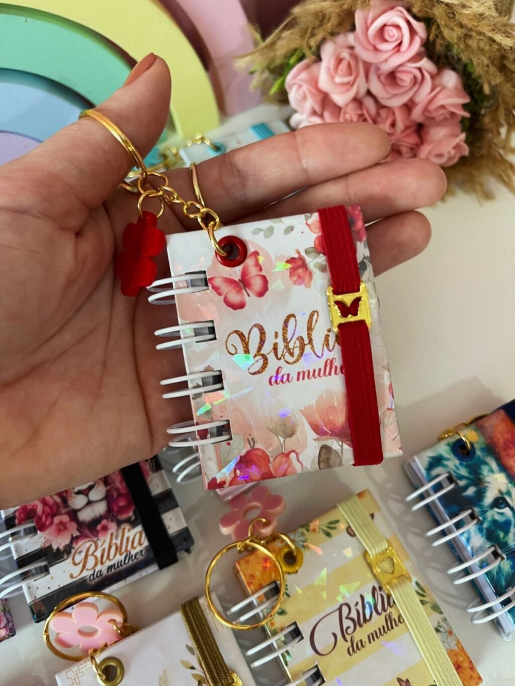 Pack 1 - Mini Bíblia Chaveiro - Infantil | Masculino | Feminino (Lina) - Imagem 19