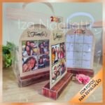 Porta fotos no estilo madeira com calendário 2026 (Iza) - Imagem 2