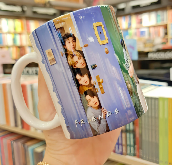 BTS versão FRIENDS – Arte Avulsa Caneca